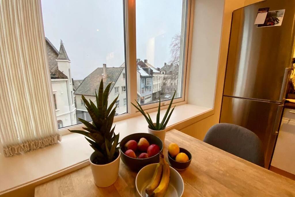 Nice And Central Apartment In Quiet Area Олесунн Экстерьер фото